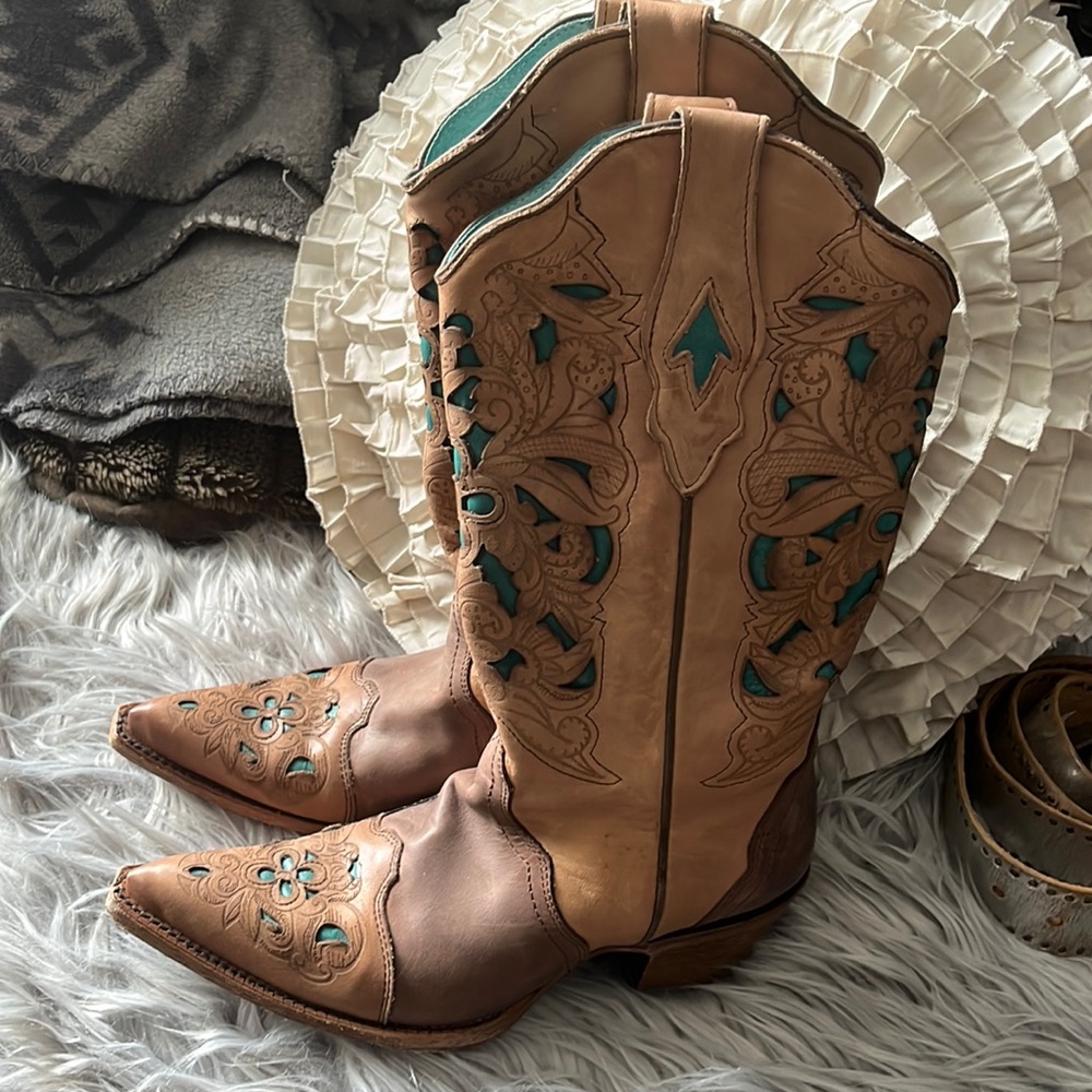 Gorgeous NWOB Corral Vintage Inlay Cowboy Boots 7.5